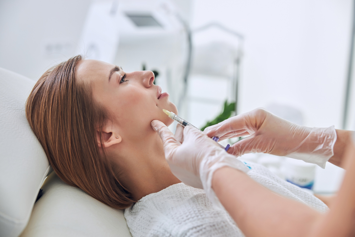 Woman receiving a cosmetic injectables treatment at a cosmetic surgery practice